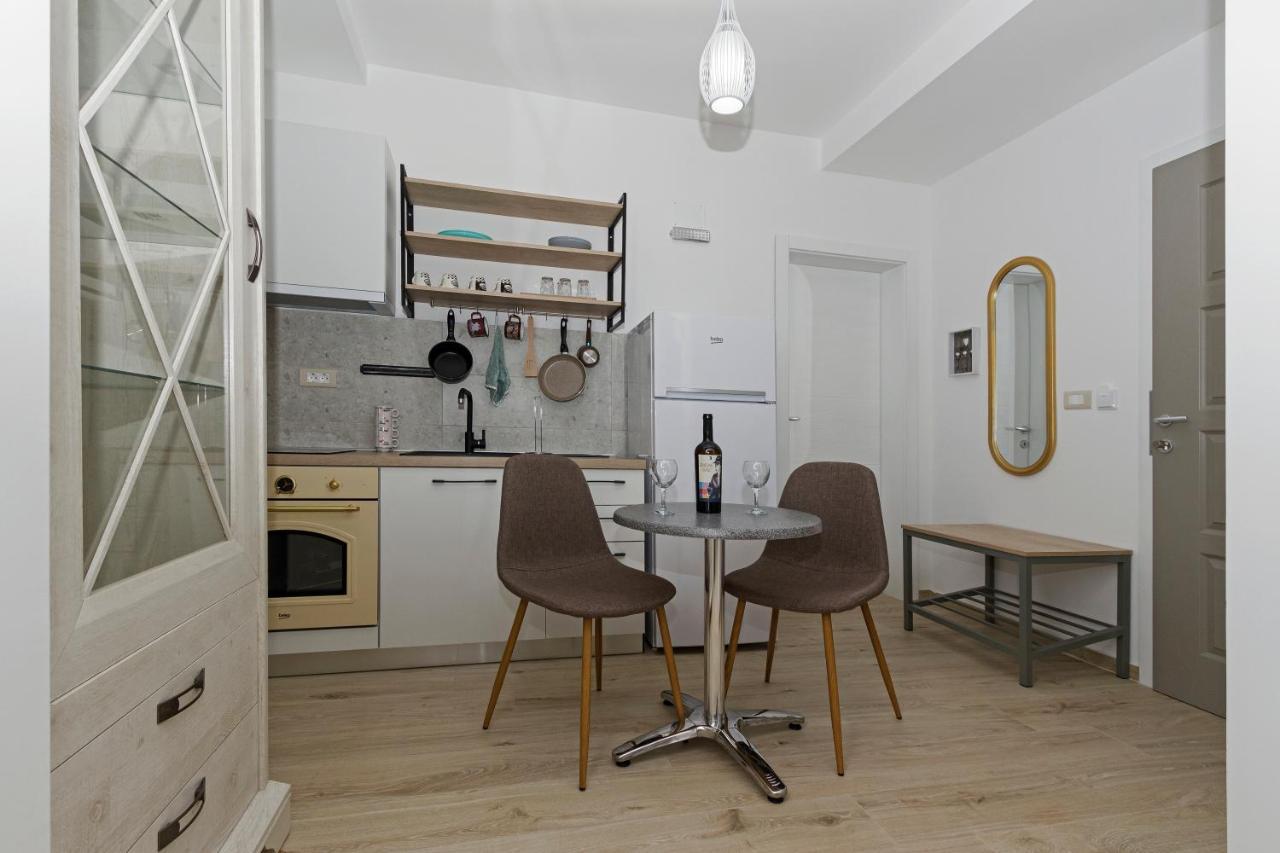 Kukuzel Apartments Ohrid Bagian luar foto