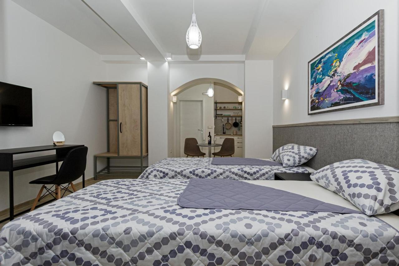 Kukuzel Apartments Ohrid Bagian luar foto