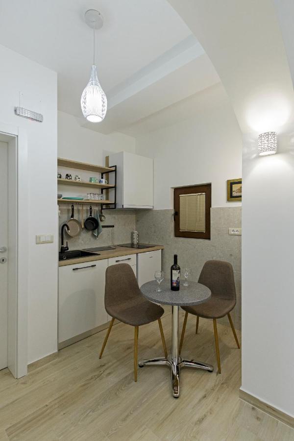 Kukuzel Apartments Ohrid Bagian luar foto