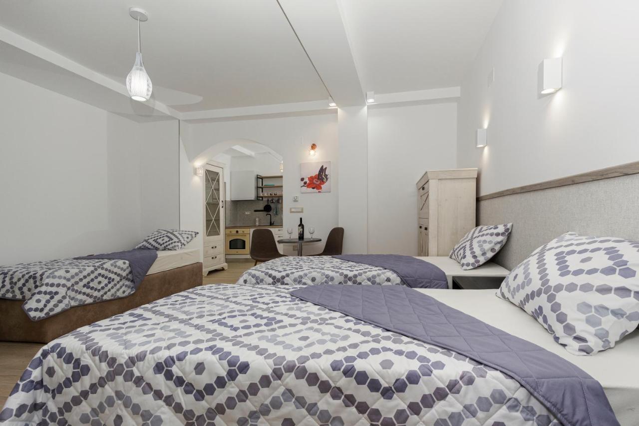 Kukuzel Apartments Ohrid Bagian luar foto