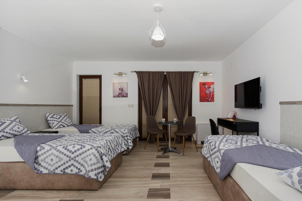 Kukuzel Apartments Ohrid Bagian luar foto