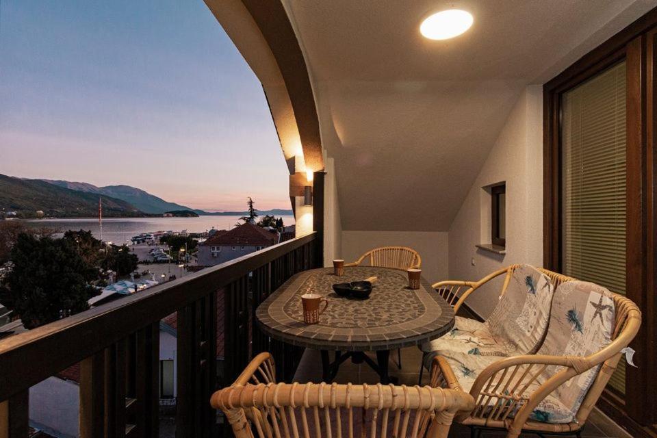 Kukuzel Apartments Ohrid Bagian luar foto