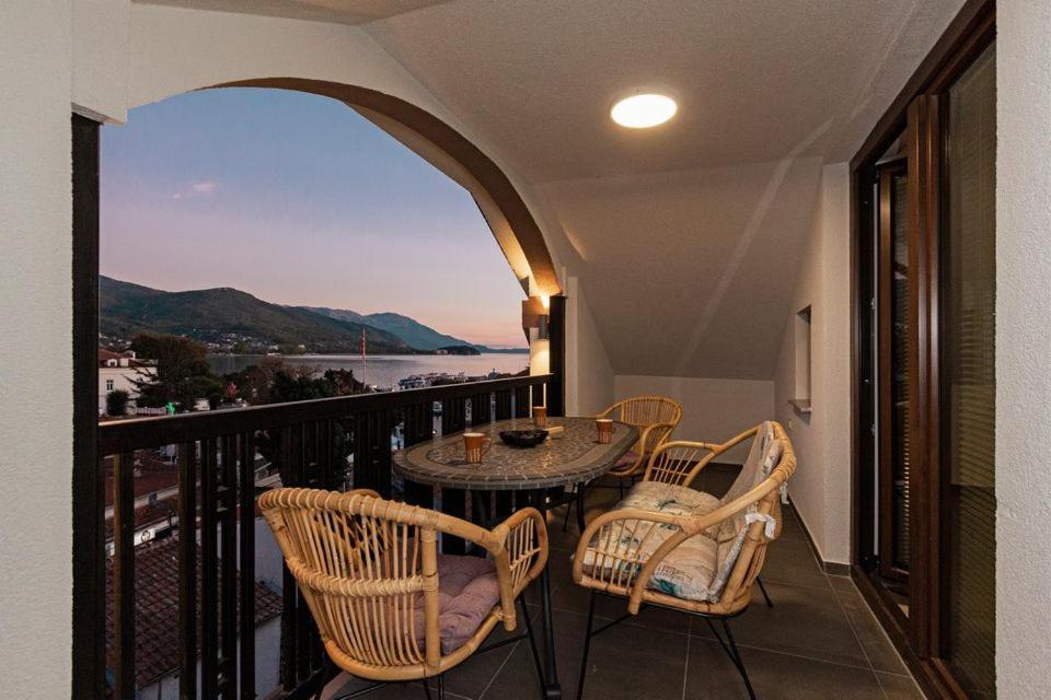 Kukuzel Apartments Ohrid Bagian luar foto